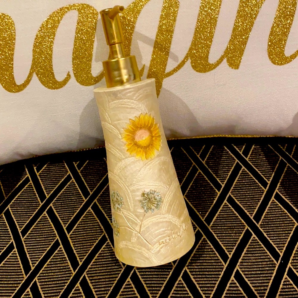 Vintage Charter Club Hand Painted Shells Wildflower Soap Dispenser